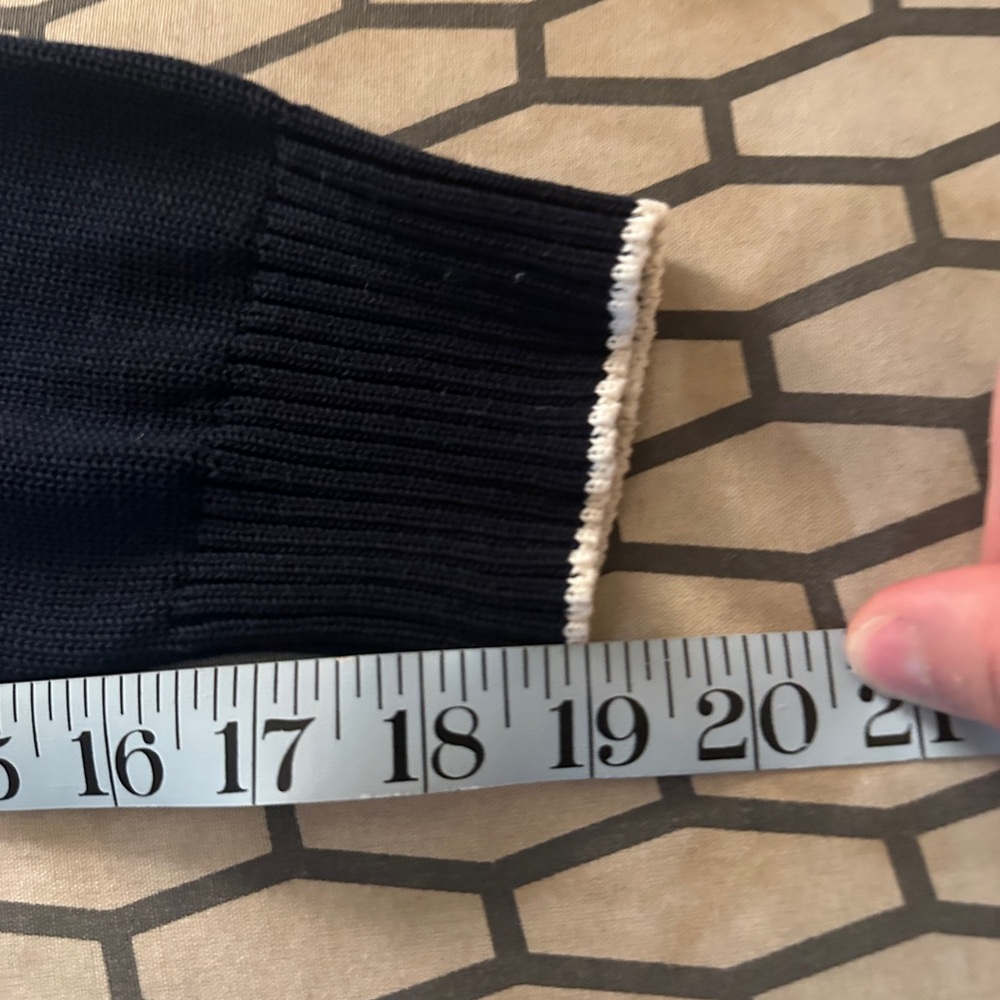 Eleventy
Navy Blue Wool Cardigan - Picture 7 of 7